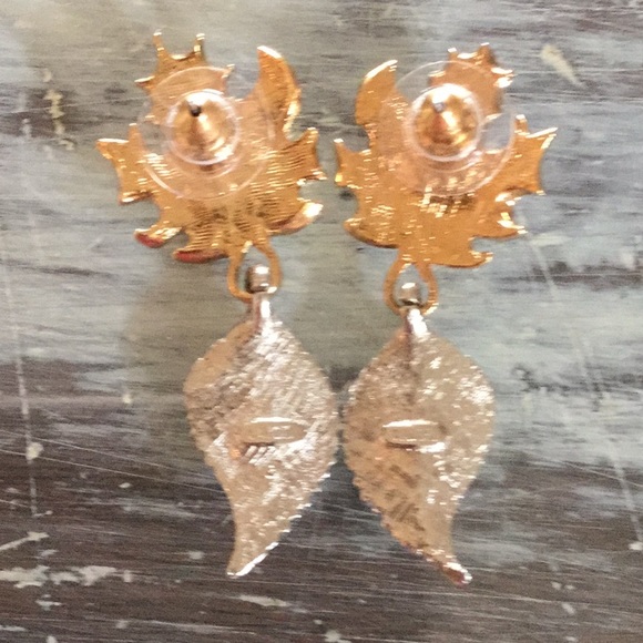 VINTAGE AVON two tone leaf earrings🍂 - Picture 4 of 4